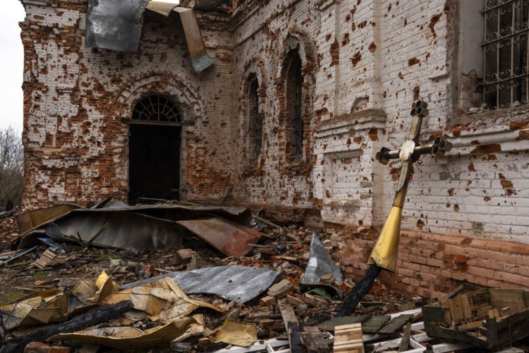 Στο κενό ακόμη μια προσπάθεια για εκκένωση της Μαριούπολης – Συνεχίζεται η ρωσική επίθεση στο εργοστάσιο «Αζοφστάλ»