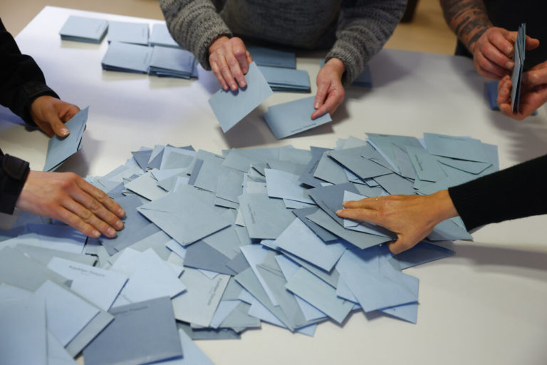 Live – γαλλικές εκλογές: Νίκη Μακρόν με 58% δίνουν οι πρώτες επίσημες εκτιμήσεις