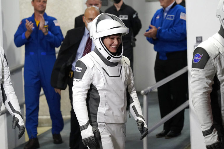 SpaceX, Αποστολή Crew-4: Η Ιταλίδα αστροναύτης Samantha Cristoforetti η πρώτη γυναίκα της οποίας ο μεταβολισμός θα μελετηθεί στο διάστημα