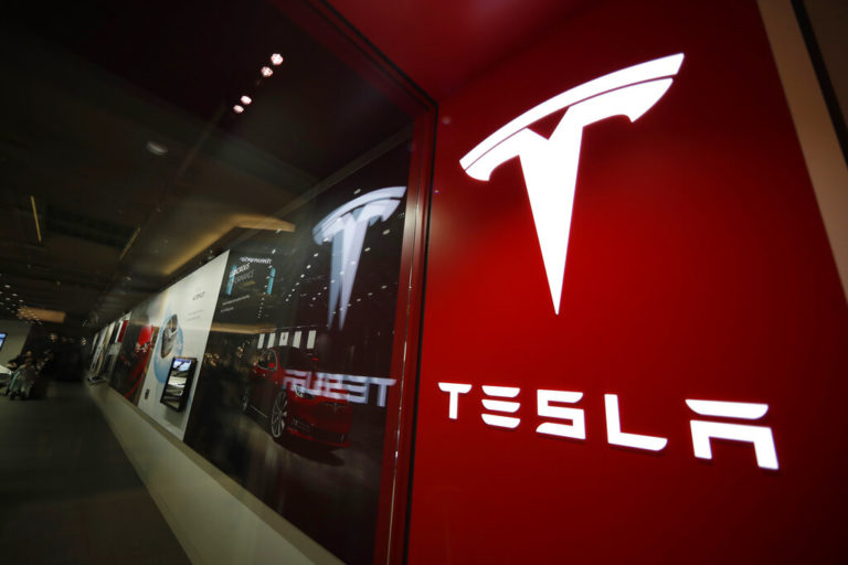 Ο Μασκ πούλησε μετοχές της Tesla αξίας περίπου 4 δισ. δολαρίων