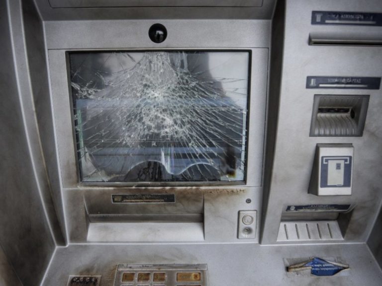 Αμαλιάδα: Κατέστρεψε ΑΤΜ Τράπεζας
