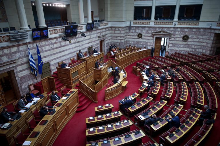 Βουλή: Τροπολογία για απαγόρευση κυκλοφορίας σε περιοχές υψηλού κινδύνου πυρκαγιάς – Υψηλά πρόστιμα