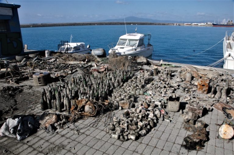 Καλαμάτα: Yποβρύχιος καθαρισμός στο λιμάνι – Εγκαταστάθηκε Σταθμός Συλλογής Θαλάσσιων Απορριμμάτων