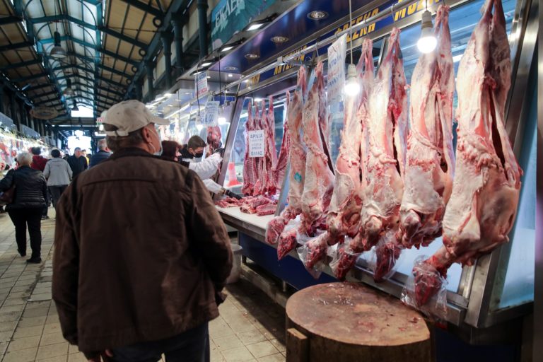 Η τιμή του οβελία: Τί λένε κτηνοτρόφοι και κρεοπώλες -Τι πρέπει να γνωρίζουν οι καταναλωτές (video)
