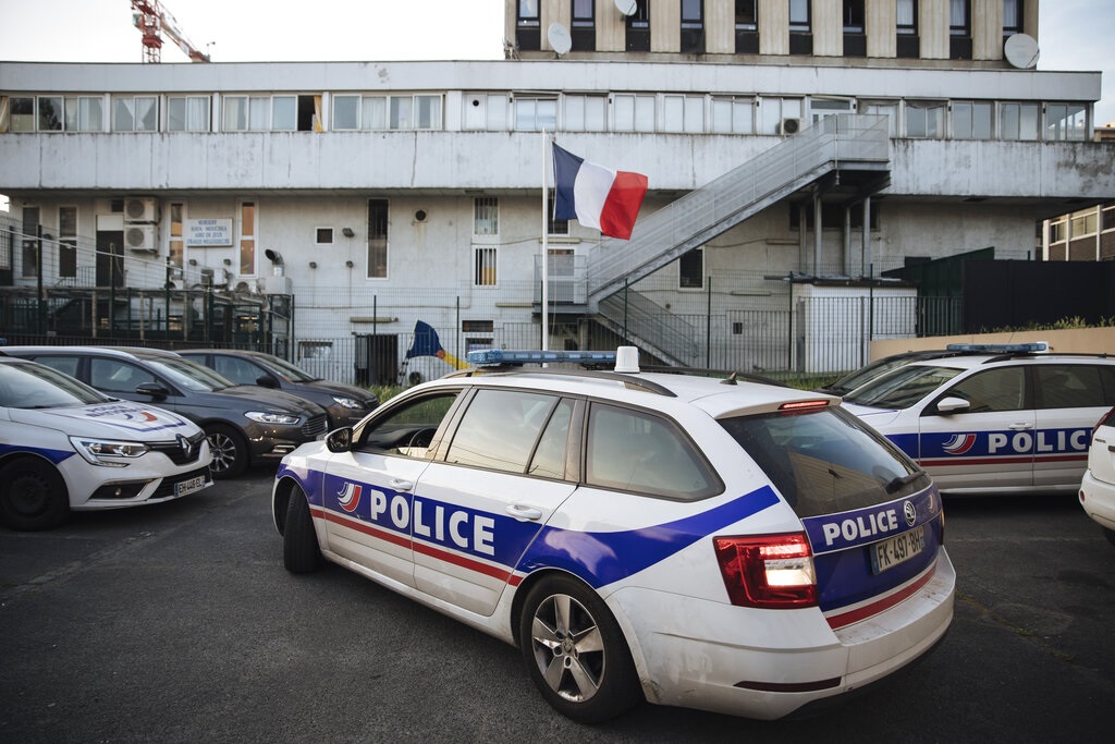 Γαλλία: Ιερέας δέχθηκε επίθεση με μαχαίρι στη Νίκαια – Η αστυνομία έχει συλλάβει τον δράστη