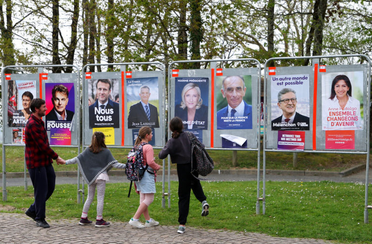 Γαλλία: Μάχη ψήφο-ψήφο Μακρόν με Λεπέν αναμένεται στον α’ γύρο των προεδρικών εκλογών την Κυριακή