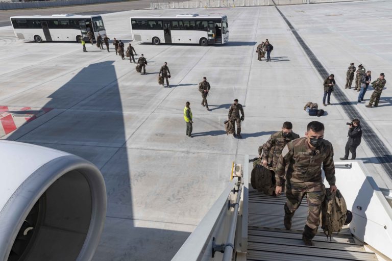 ΝΑΤΟ: Στρατιώτες της Δύναμης Ταχείας Αντίδρασης διεξάγουν ασκήσεις αποτροπής και άμυνας στη Ρουμανία