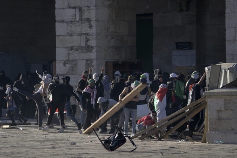 Ισραήλ: Επεισόδια στην Πλατεία των Τεμενών- Πάνω απο 100 οι τραυματίες