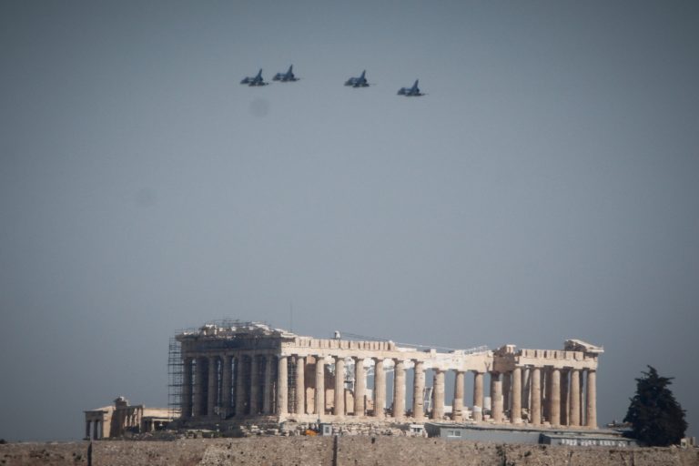 Πτήση πάνω απο την Ακρόπολη απο τα αεροσκάφη της πολυεθνικής  άσκησης “Ηνίοχος 22 “