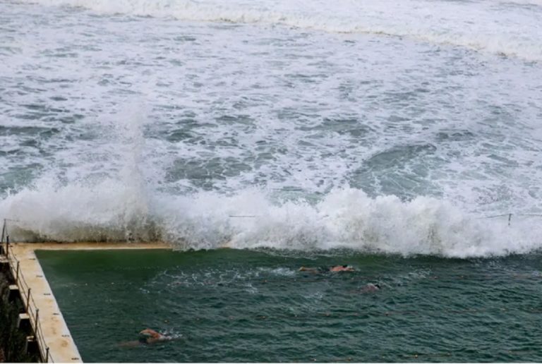 Πλημμύρισαν παραλίες του Σίδνεϊ από τα νερά της παλίρροιας