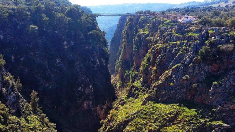 Με επιτυχία ολοκληρώθηκε η επιχείρηση διάσωσης ηλικιωμένου στο φαράγγι της Αράδαινας
