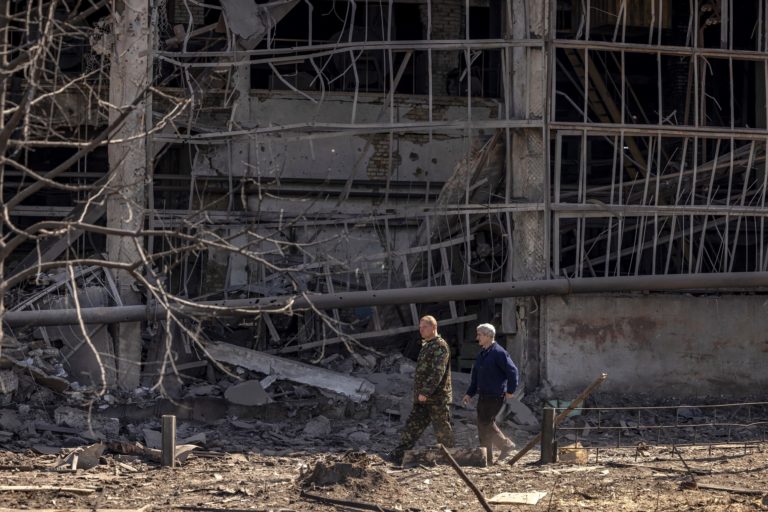 Η Ρωσία απειλεί τις ΗΠΑ και τους συμμάχους τους με «απρόβλεπτες συνέπειες» – Επιθέσεις και στο Κίεβο μετά τη βύθιση του Moskva