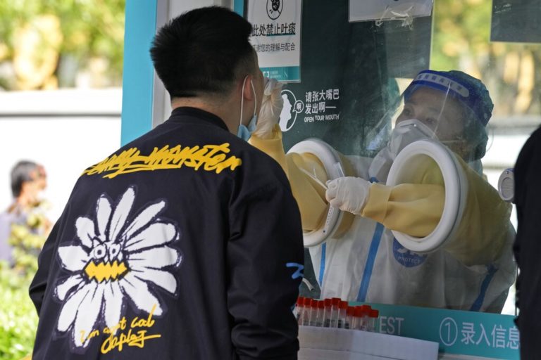 Κορονοϊός: Ο εφιάλτης της Σαγκάης πλησιάζει το Πεκίνο – Μαζικά τεστ, αυξάνονται οι φόβοι για lockdown