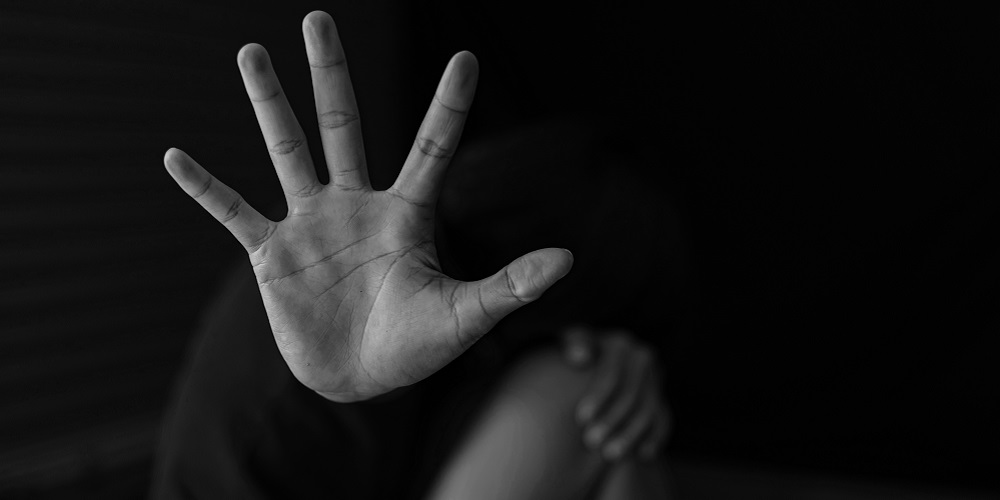 Ενδοικογενειακή βία: 10.730 περιστατικά ή καταγγελίες – Οι «γραμμές βοήθειας» για γυναίκες και παιδιά