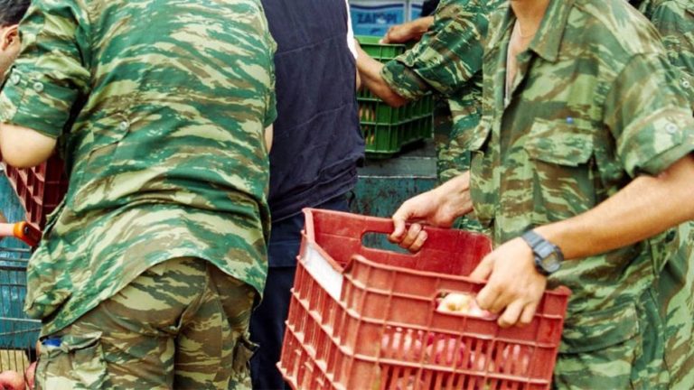 “Σπάρτακος”: Καταγγελίες για εκμετάλλευση φαντάρων στα νησιά και στις Λέσχες Αξιωματικών