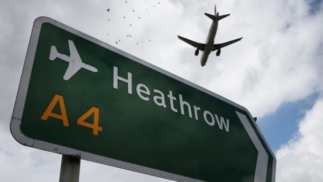 Βρετανία: Μεγάλες καθυστερήσεις στα αεροδρόμια, μετά από πρόβλημα με το ηλεκτρονικό σύστημα συνοριακού ελέγχου της χώρας