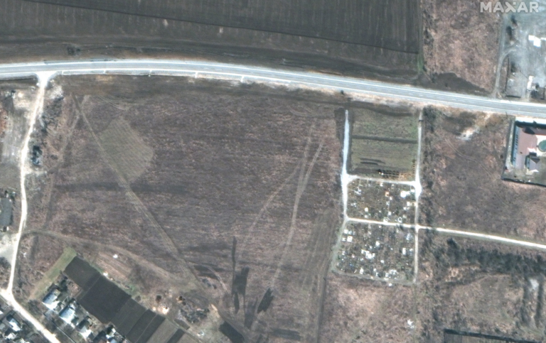 Πόλεμος στην Ουκρανία: Δορυφορικές εικόνες «αποκαλύπτουν» μαζικό τάφο στη Μαριούπολη