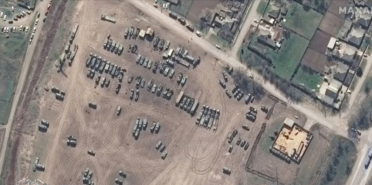 Ουκρανία: Νέες δορυφορικές φωτογραφίες δείχνουν συγκέντρωση των Ρώσων στα ανατολικά