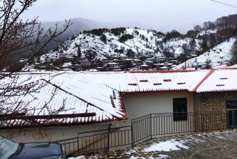 Επέστρεψαν τα χιόνια στα ορεινά της Ηπείρου