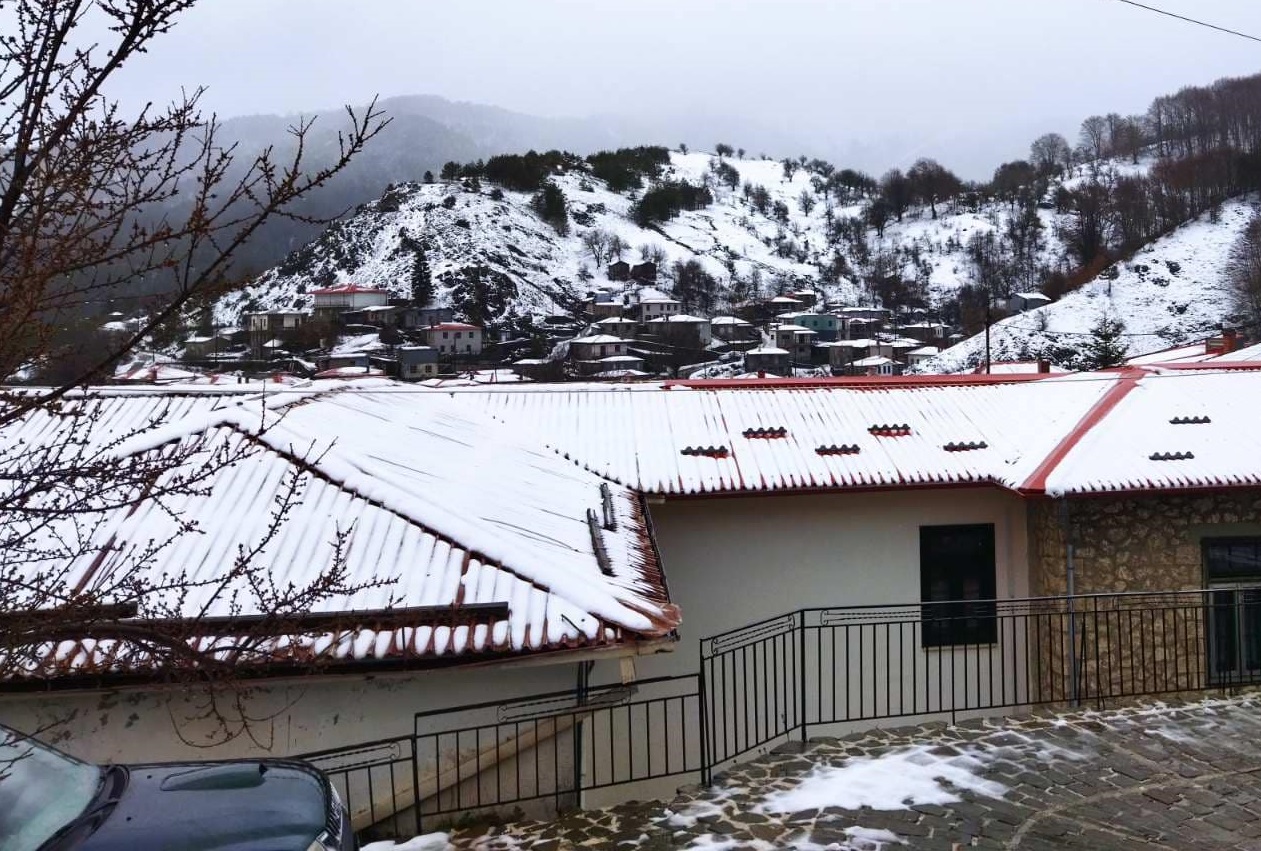 Επέστρεψαν τα χιόνια στα ορεινά της Ηπείρου