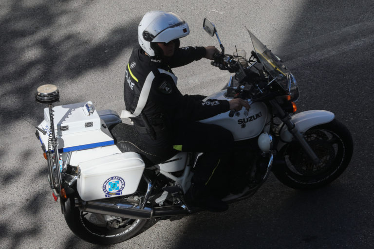 Σαφάρι της Τροχαίας για κόντρες στη Λεωφόρο Σχιστού – Βροχή τα πρόστιμα