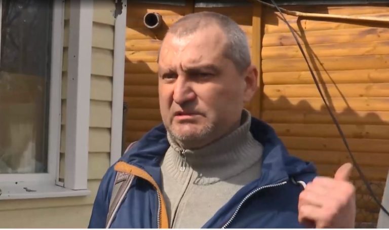 Στόχος ρωσικών πυρών το σπίτι πρώην Ουκρανού στρατιώτη – Η συγκλονιστική μαρτυρία του στην ΕΡΤ (video)