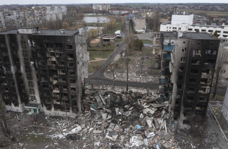 Εικόνες απόλυτης καταστροφής σε Μποροντιάνκα και Χοστομέλ – Βομβαρδισμοί στη Λόσοβα