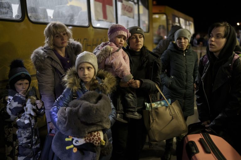 Ουκρανία: Οι αρχές του Λουχάνσκ καλούν τους αμάχους να απομακρυνθούν τώρα που μπορούν