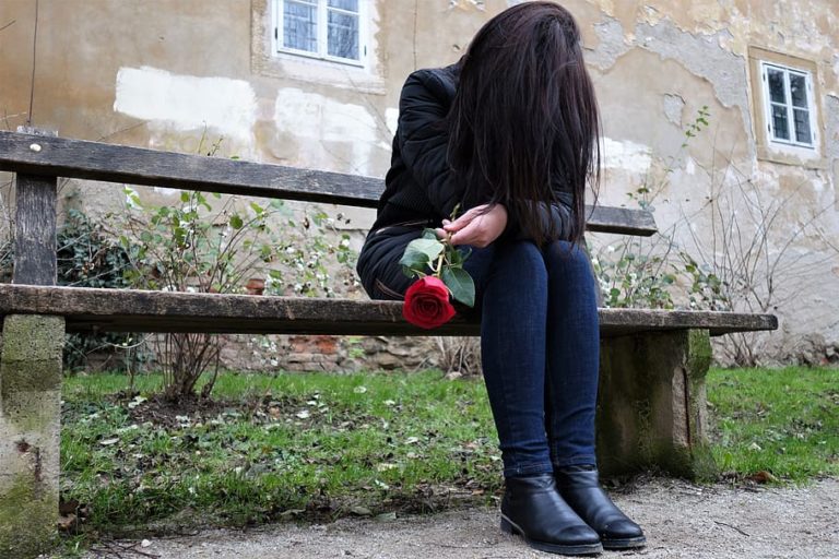 «Η Σιωπή της Σταχτοπούτας» – Πως συνδέεται με τις εξαφανίσεις ανηλίκων (video)