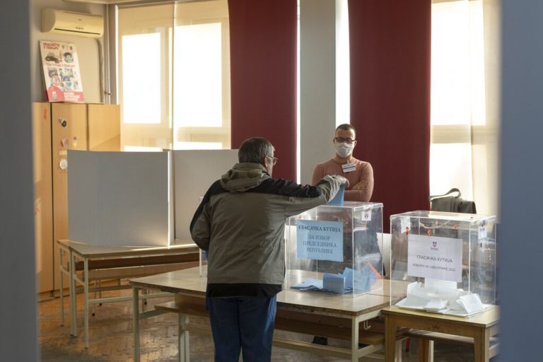 Εκλογές σε όλα τα επίπεδα εξουσίας σήμερα στη Σερβία