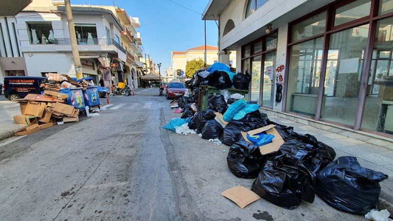 Γέμισε ξανά σκουπίδια η Σπάρτη – Απειλή για τη δημόσια υγεία