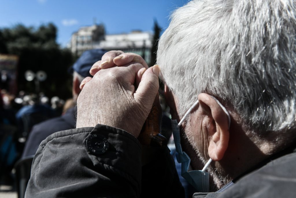 Έκτακτο δώρο Πάσχα: Τη Μεγάλη Τετάρτη θα δοθούν τα 200 ευρώ στους χαμηλοσυνταξιούχους