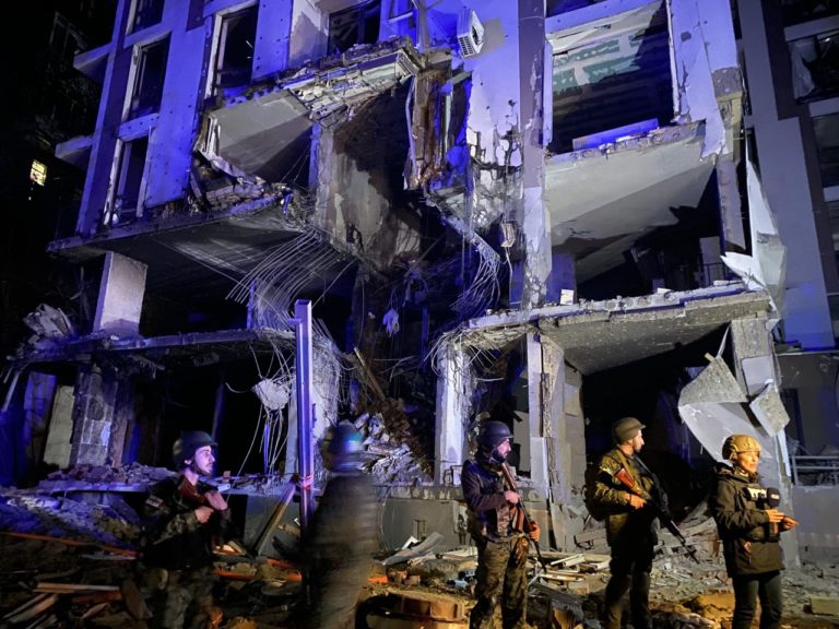 Κουλέμπα: «Αποτρόπαια πράξη βαρβαρότητας» οι βομβαρδισμοί στο Κίεβο
