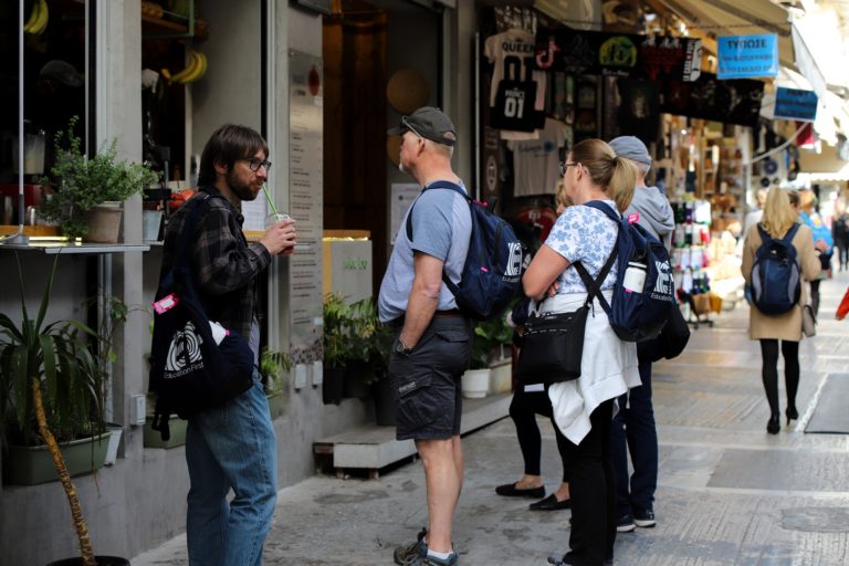 Πλημμύρισε από τουρίστες η Αθήνα – Ρεκόρ επισκεπτών σε 4 νησιά – Έρχονται μισό εκατ. τουρίστες (video)