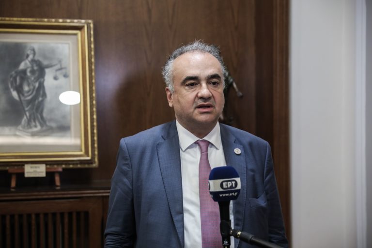Πειθαρχική δίωξη για παράβαση ποινικού νόμου άσκησε ο Προέδρος του ΔΣΑ Δ. Βερβεσός κατά του Α. Λύτρα