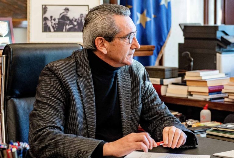 «Άστραψε και βρόντηξε» ο Περιφερειάρχης Νοτίου Αιγαίου εναντίον όσων εργαλειοποιούν πολιτικά τις καταστροφές στη Ρόδο