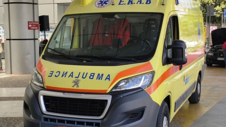 Θεσσαλονίκη: Ένας τραυματίας σε σύγκρουση αυτοκινήτων- Ο οδηγός εγκατέλειψε το όχημα και αναζητείται