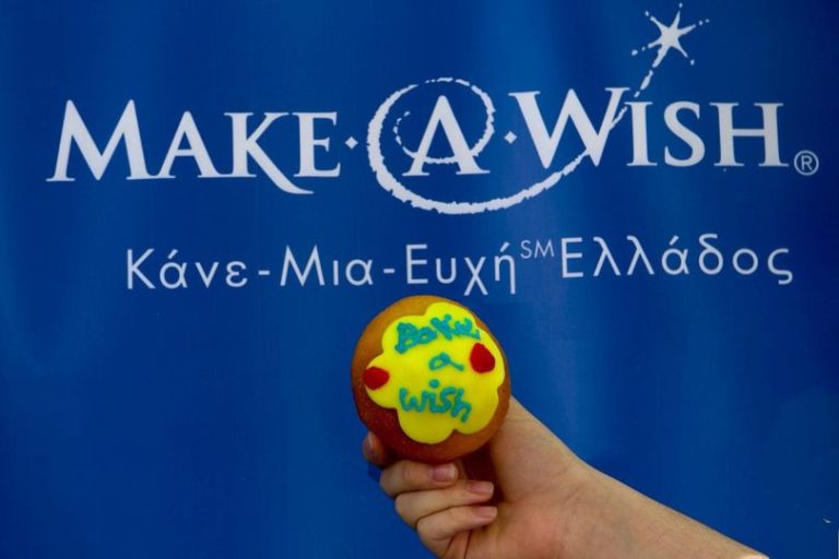 Καβάλα: Στο χρώμα του «Κάνε Μια Ευχή Ελλάδος» το Δημαρχείο