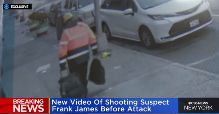 Νέα Υόρκη: Στη δημοσιότητα βίντεο με τον ύποπτο για την αιματηρή επίθεση στο μετρό