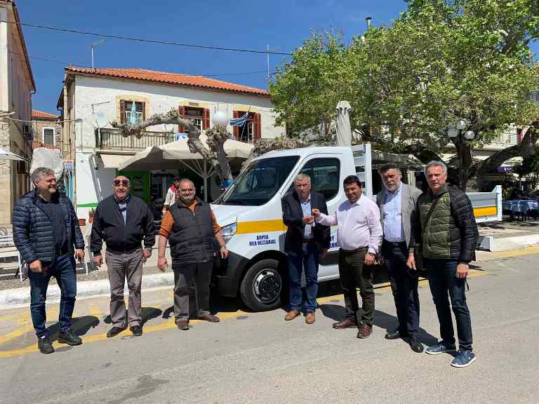 Δήμοι της Θεσσαλίας δώρισαν όχημα στον πυρόπληκτο Δήμο Μαντουδίου στην Εύβοια