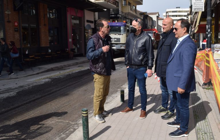 Άρχισαν οι εκτεταμένες ασφαλτοστρώσεις στην πόλη της Καρδίτσας – Αυτοψία Κ. Τσιάκου