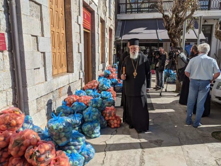 “Δέματα αγάπης” από τη Μητρόπολη Μαντινείας και Κυνουρίας