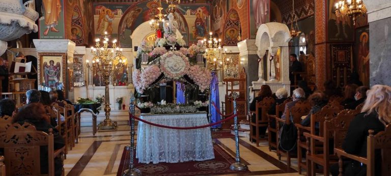 Ρόδος: Κόσμος συρρέει στις Εκκλησίες για τους Επιτάφιους