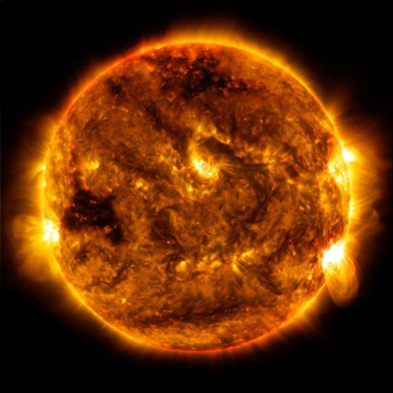 Μπάλες ηλιακού υλικού θα «χτυπήσουν» σήμερα τη Γη και ίσως προκαλέσουν ασθενείς διακυμάνσεις στο ηλεκτρικό δίκτυο