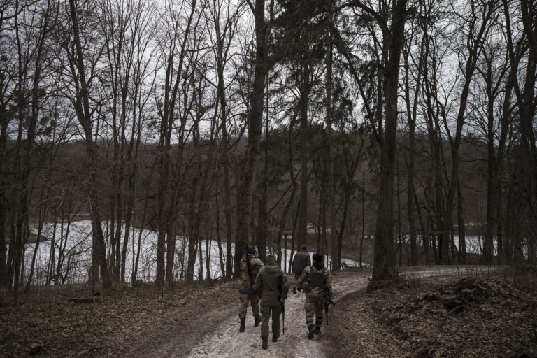Ρωσικές αναφορές για πυροβολισμούς σε χωριό κοντά στα σύνορα με την Ουκρανία