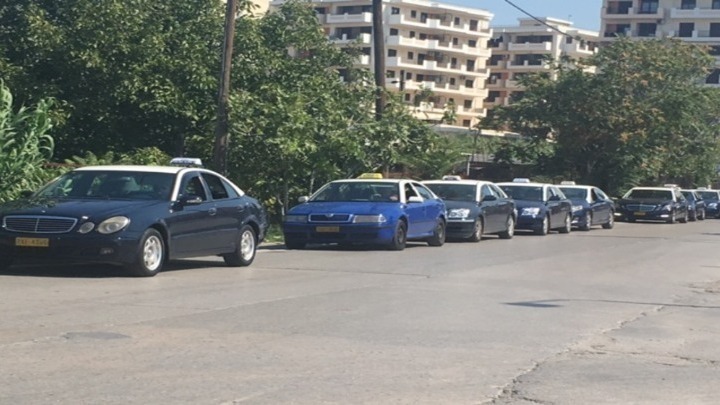 Θεσσαλονίκη: Οδηγός ταξί χρέωνε τους πελάτες με “κρυφό” ταξίμετρο