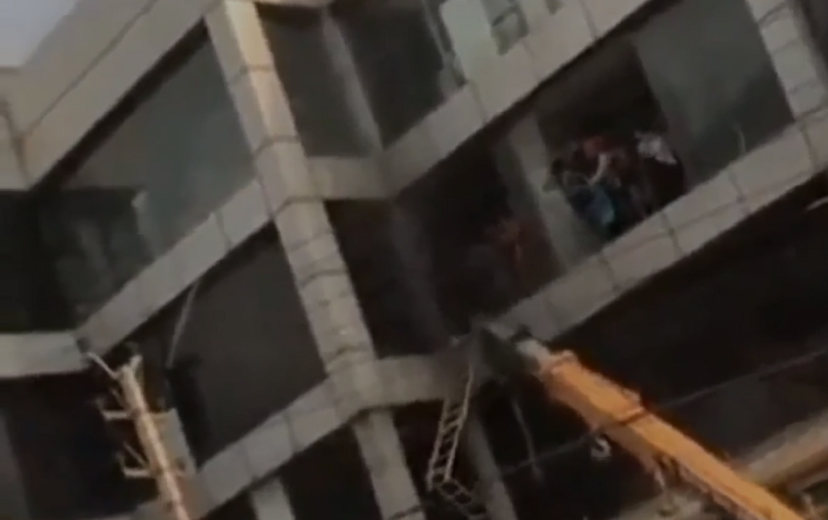 Δεκάδες νεκροί από φωτιά στο νέο Δελχί Δεκάδες νεκροί από φωτιά στο νέο Δελχί