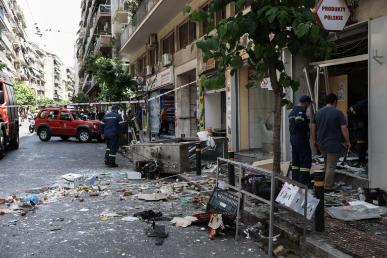 Τρεις τραυματίες στην έκρηξη σε κατάστημα στο κέντρο της Αθήνας – Τοπίο καταστροφής (video – photos)