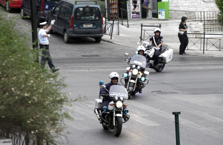 Καταδίωξη και πυροβολισμοί στη μαρίνα Γλυφάδας (video)