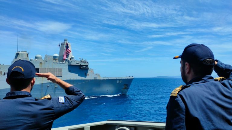 ΓΕΕΘΑ: Συνεκπαίδευση των Εν. Δυνάμεων με το USS ARLINGTON στις Σποράδες (video)